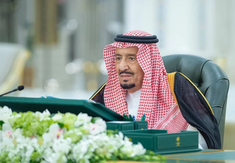 سيدي خادم الحرمين الشريفين يرأس جلسة مجلس الوزراء - صورة 6