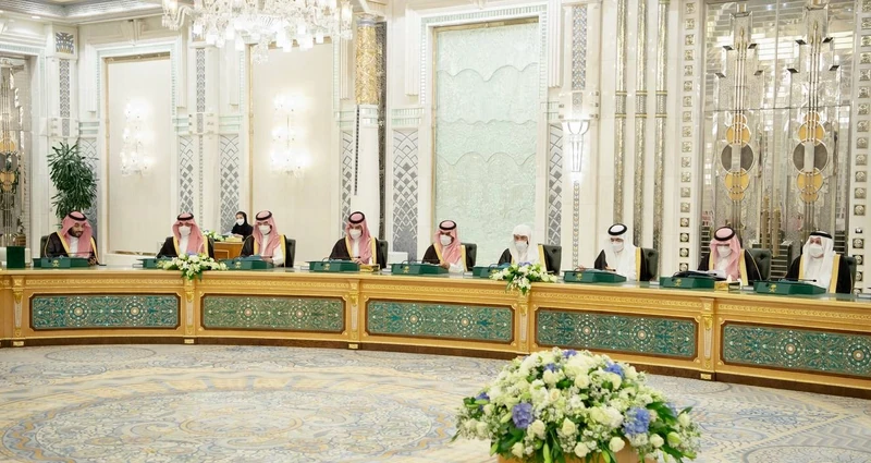 سيدي خادم الحرمين الشريفين يرأس جلسة مجلس الوزراء - صورة 2