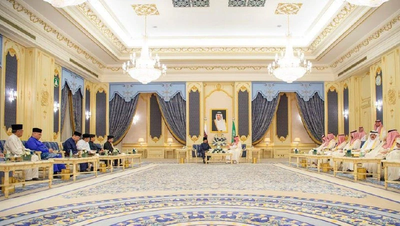 سمو سيدي ولي العهد يستقبل جلالة سلطان بروناي دار السلام في الديوان الملكي بجدة - صورة 9