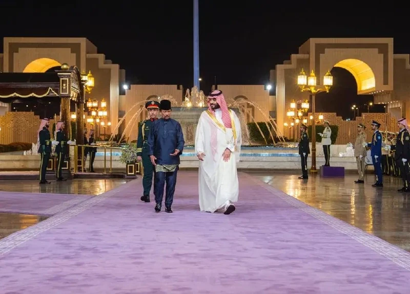 سمو سيدي ولي العهد يستقبل جلالة سلطان بروناي دار السلام في الديوان الملكي بجدة - صورة 12