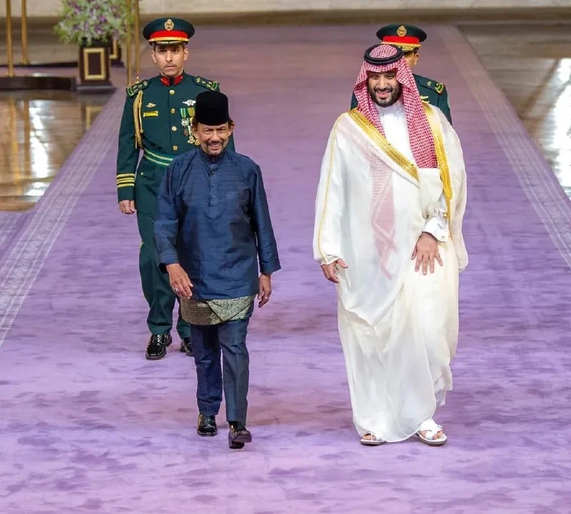سمو سيدي ولي العهد يستقبل جلالة سلطان بروناي دار السلام في الديوان الملكي بجدة - صورة 15