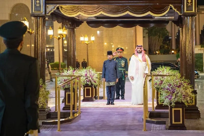 سمو سيدي ولي العهد يستقبل جلالة سلطان بروناي دار السلام في الديوان الملكي بجدة - صورة 17