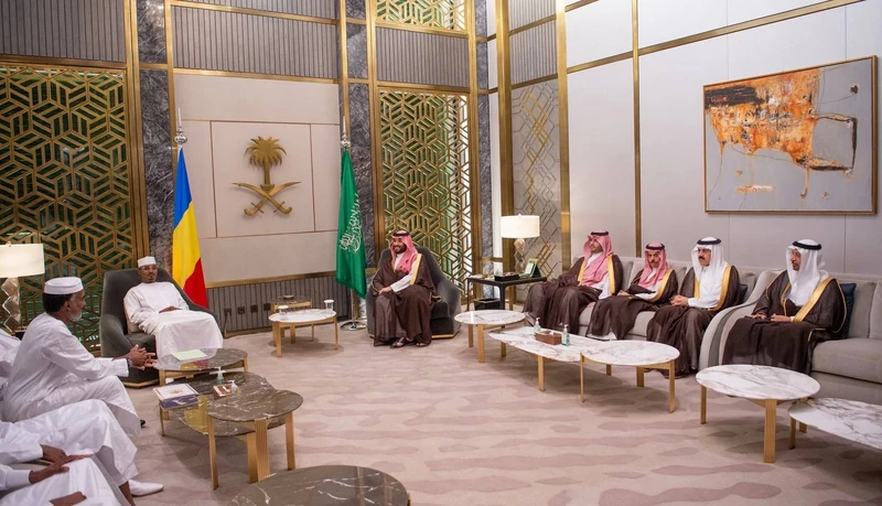 سمو سيدي ولي العهد يلتقي رئيس المجلس العسكري الانتقالي في تشاد - صورة 2