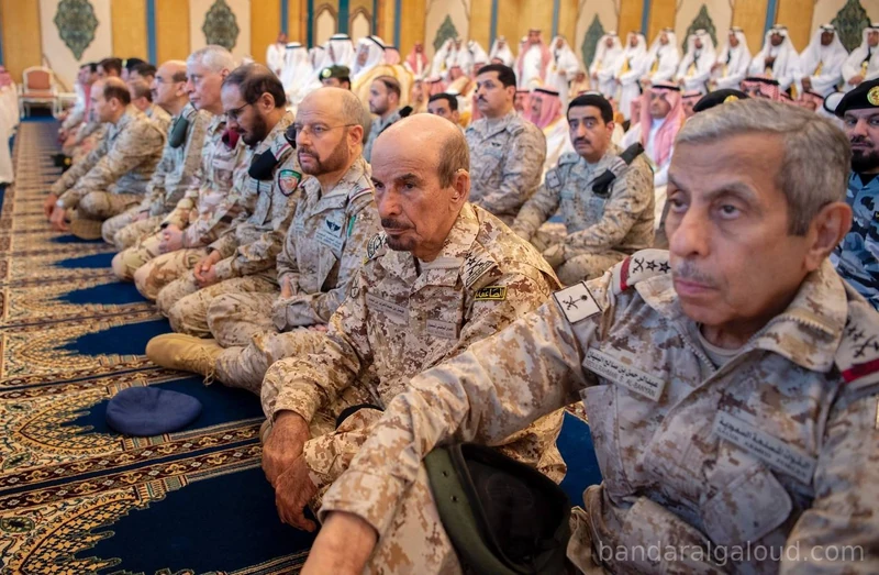 سيدي خادم الحرمين الشريفين يؤدي صلاة عيد الفطر المبارك في قصر السلام بجدة - صورة 21
