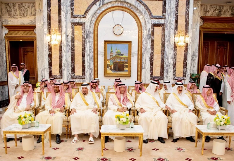 سمو سيدي ولي العهد يستقبل المهنئين بعيد الفطر السعيد. - صورة 5