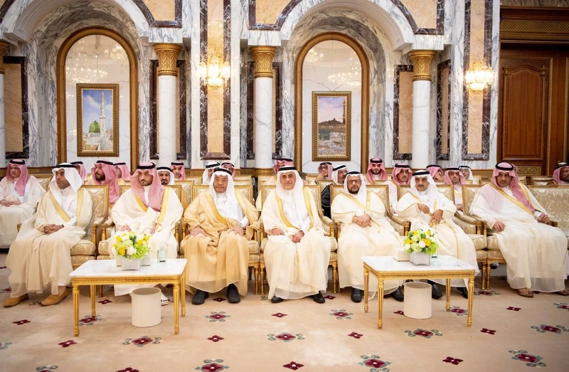 سمو سيدي ولي العهد يستقبل المهنئين بعيد الفطر السعيد. - صورة 6