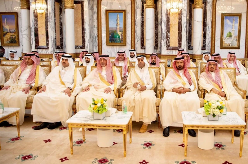 سمو سيدي ولي العهد يستقبل المهنئين بعيد الفطر السعيد. - صورة 7