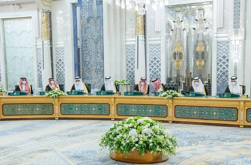 سيدي خادم الحرمين الشريفين يرأس جلسة مجلس الوزراء - صورة 5
