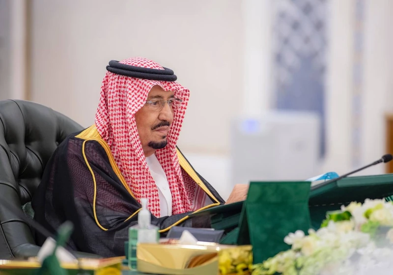 سيدي خادم الحرمين الشريفين يرأس جلسة مجلس الوزراء - صورة 6