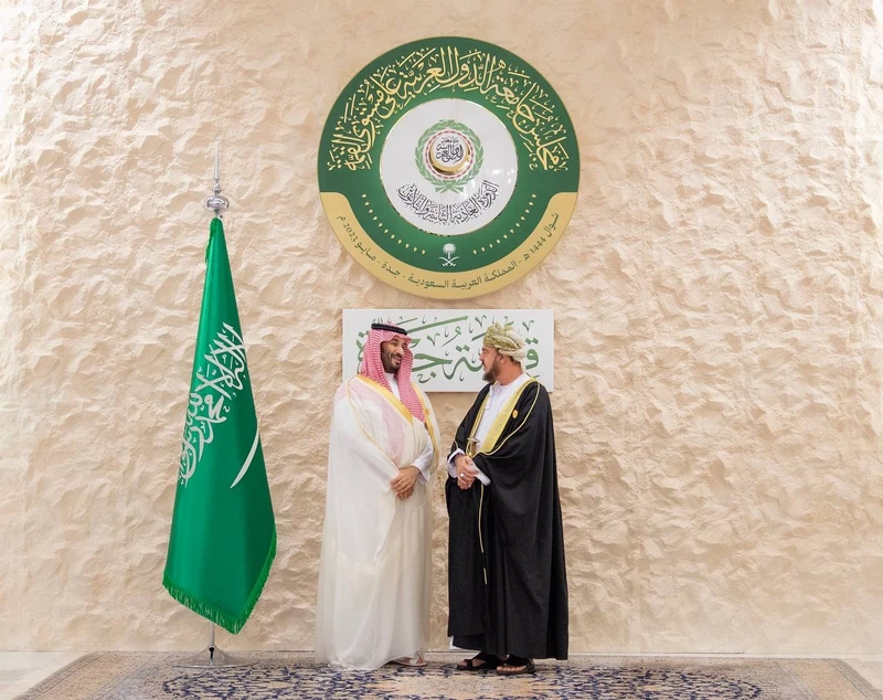 سمو سيدي ولي العهد يستقبل قادة ورؤساء وفود قمة جامعة الدول العربية بجدة - صورة 13