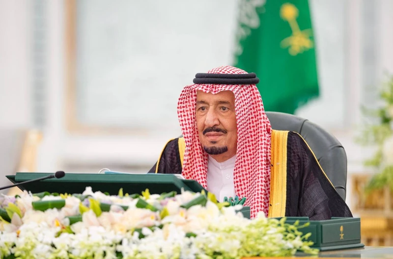 سيدي خادم الحرمين الشريفين يرأس جلسة مجلس الوزراء - صورة 2