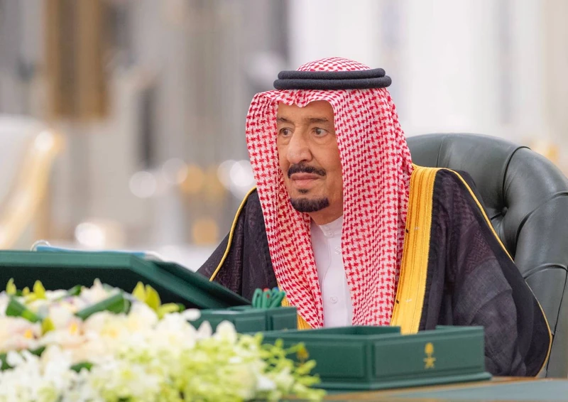 سيدي خادم الحرمين الشريفين يرأس جلسة مجلس الوزراء - صورة 3