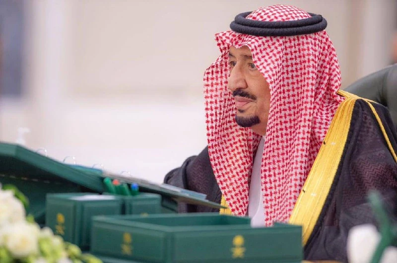 سيدي خادم الحرمين الشريفين يرأس جلسة مجلس الوزراء - صورة 2