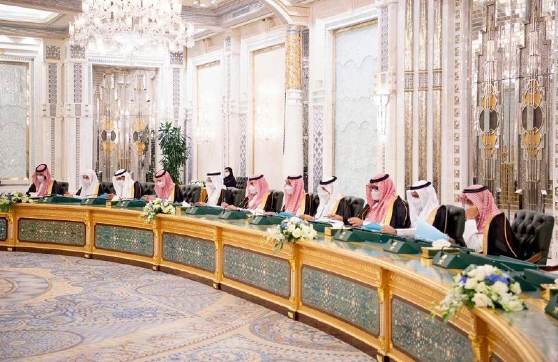 سيدي خادم الحرمين الشريفين يرأس جلسة مجلس الوزراء - صورة 6