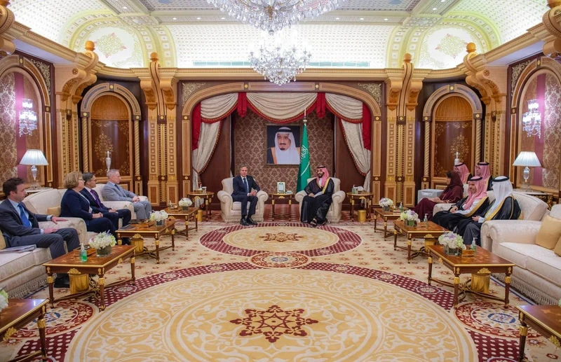 سمو سيدي ولي العهد يجتمع بوزير الخارجية الأمريكي - صورة 4