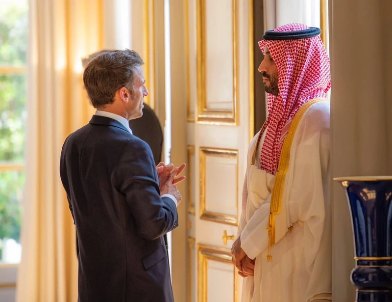 فخامة رئيس الجمهورية الفرنسية يستقبل سمو سيدي ولي العهد في قصر الإليزيه بباريس. - صورة 4