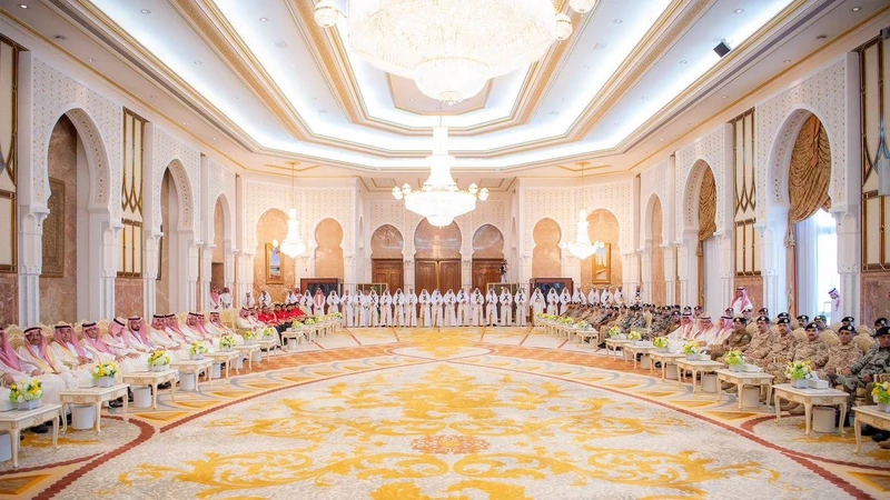 سمو سيدي ولي العهد يستقبل المهنئين بعيد الأضحى في منى نيابة عن سيدي خادم الحرمين الشريفين - صورة 11