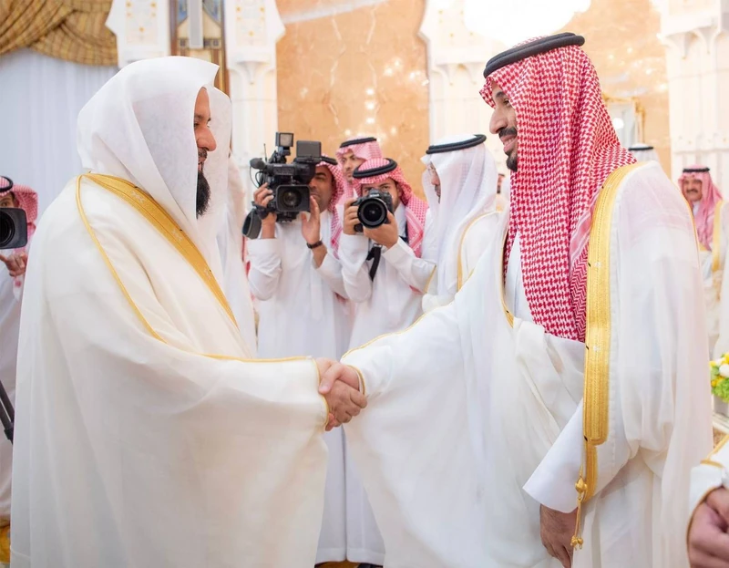 سمو سيدي ولي العهد يستقبل المهنئين بعيد الأضحى في منى نيابة عن سيدي خادم الحرمين الشريفين - صورة 7