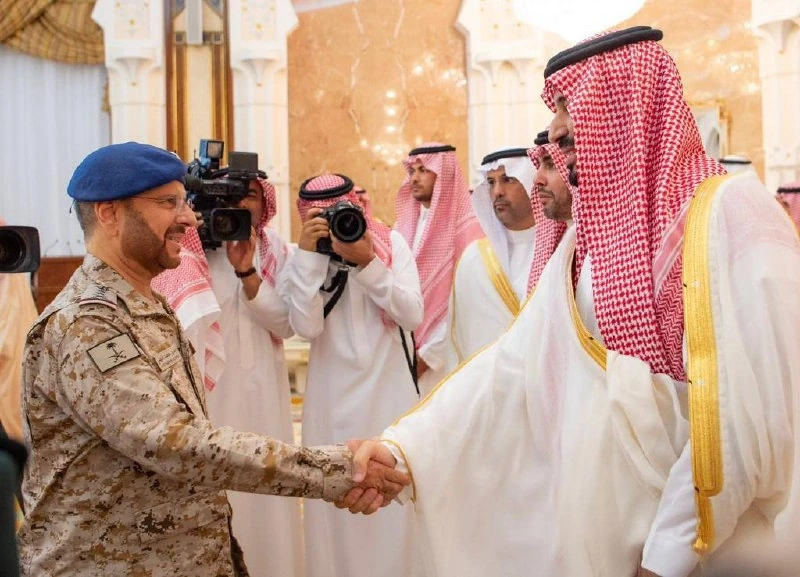 سمو سيدي ولي العهد يستقبل المهنئين بعيد الأضحى في منى نيابة عن سيدي خادم الحرمين الشريفين - صورة 14