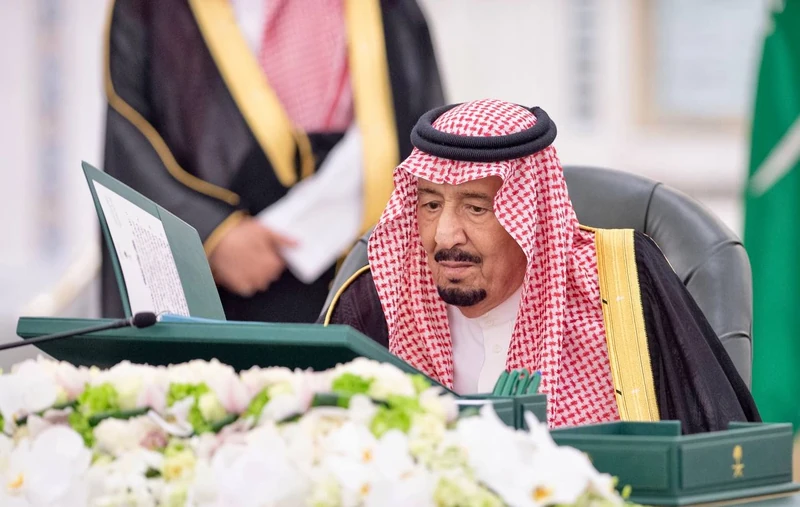 سيدي خادم الحرمين الشريفين يرأس جلسة مجلس الوزراء - صورة 2