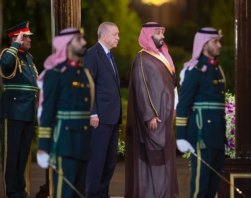 سمو سيدي ولي العهد يستقبل فخامة رئيس جمهورية تركيا في قصر السلام بجدة ويقيم مراسم استقبال رسمية لفخامته - صورة 13