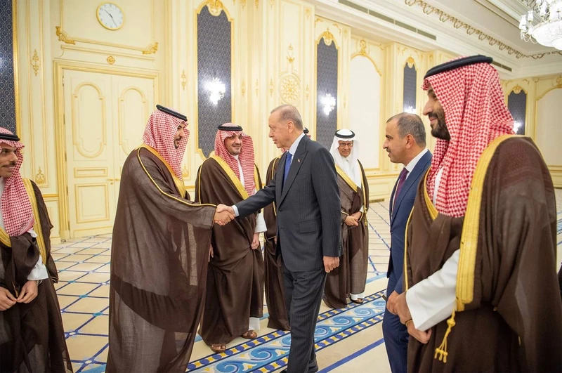 سمو سيدي ولي العهد يستقبل فخامة رئيس جمهورية تركيا في قصر السلام بجدة ويقيم مراسم استقبال رسمية لفخامته - صورة 3