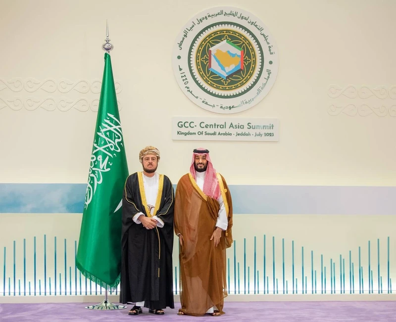 نيابة عن سيدي خادم الحرمين الشريفين.. سمو سيدي ولي العهد يستقبل قادة ورؤساء وفود دول مجلس التعاون. - صورة 3