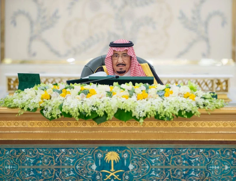 سيدي خادم الحرمين الشريفين يرأس جلسة مجلس الوزراء - صورة 4