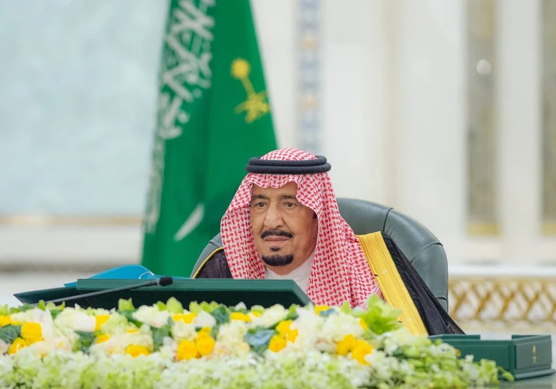 سيدي خادم الحرمين الشريفين يرأس جلسة مجلس الوزراء - صورة 5
