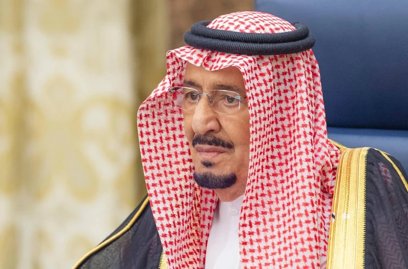 سيدي خادم الحرمين الشريفين يرأس جلسة مجلس الوزراء - صورة 2