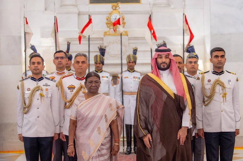 سمو سيدي ولي العهد ورئيسة جمهورية الهند يعقدان اجتماعاً في القصر الرئاسي في نيودلهي - صورة 5