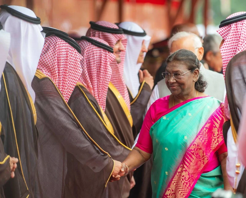 سمو سيدي ولي العهد يلتقي رئيسة جمهورية الهند في القصر الرئاسي بنيودلهي. - صورة 23