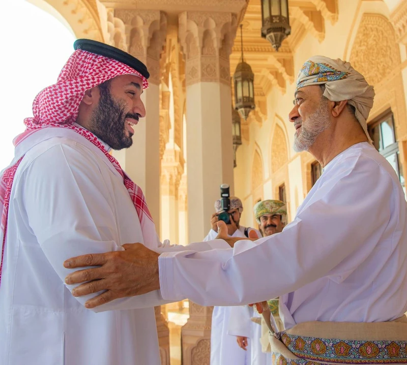 سمو سيدي ولي العهد يلتقي جلالة سلطان عمان في مسقط - صورة 2