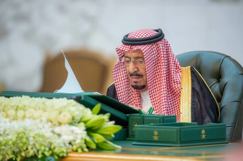 سيدي خادم الحرمين الشريفين يرأس جلسة مجلس الوزراء - صورة 2