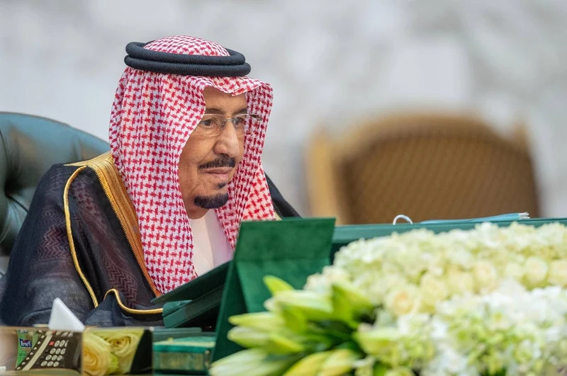 سيدي خادم الحرمين الشريفين يرأس جلسة مجلس الوزراء - صورة 6