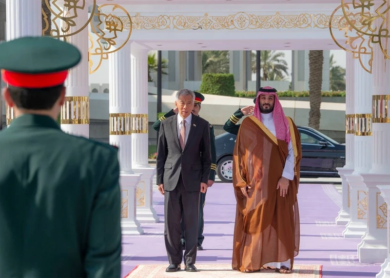 سمو سيدي ولي العهد يستقبل دولة رئيس وزراء جمهورية سنغافورة بالرياض - صورة 2