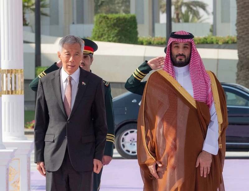 سمو سيدي ولي العهد يستقبل دولة رئيس وزراء جمهورية سنغافورة بالرياض - صورة 3