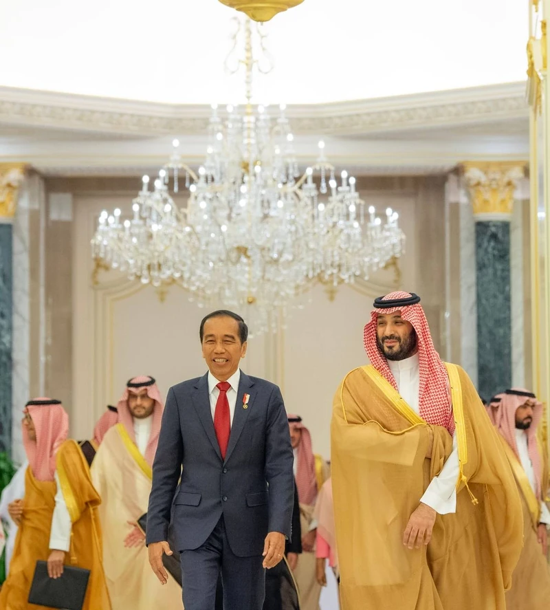 سمو سيدي ولي العهد يستقبل فخامة رئيس جمهورية إندونيسيا بالرياض، ويقيم مراسم استقبال رسمية لفخامته - صورة 5