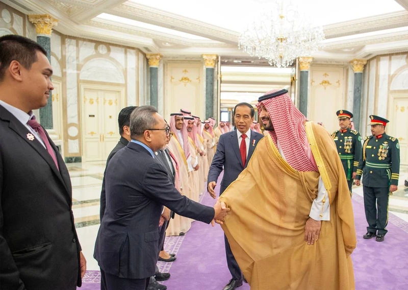 سمو سيدي ولي العهد يستقبل فخامة رئيس جمهورية إندونيسيا بالرياض، ويقيم مراسم استقبال رسمية لفخامته - صورة 11