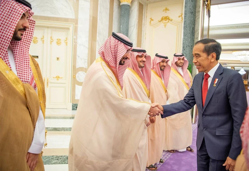 سمو سيدي ولي العهد يستقبل فخامة رئيس جمهورية إندونيسيا بالرياض، ويقيم مراسم استقبال رسمية لفخامته - صورة 13