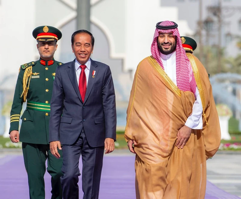 سمو سيدي ولي العهد يستقبل فخامة رئيس جمهورية إندونيسيا بالرياض، ويقيم مراسم استقبال رسمية لفخامته - صورة 17