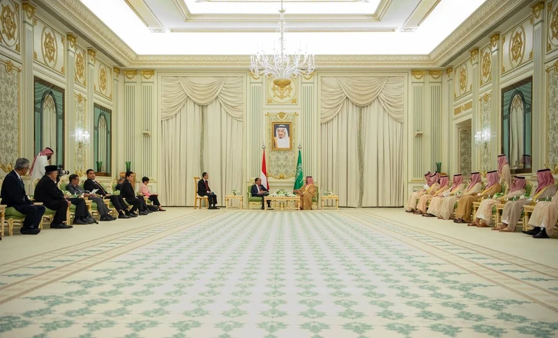 سمو سيدي ولي العهد يستقبل فخامة رئيس جمهورية إندونيسيا بالرياض، ويقيم مراسم استقبال رسمية لفخامته - صورة 21