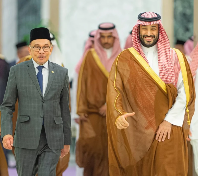 يستقبل في قصر اليمامة بالرياض، دولة رئيس وزراء ماليزيا، ويقيم مراسم استقبال رسمية لدولته - صورة 13