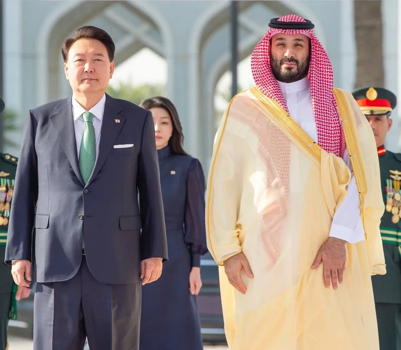 سمو سيدي ولي العهد يستقبل فخامة رئيس جمهورية كوريا، وقد أجريت مراسم استقبال رسمية لفخامته - صورة 11
