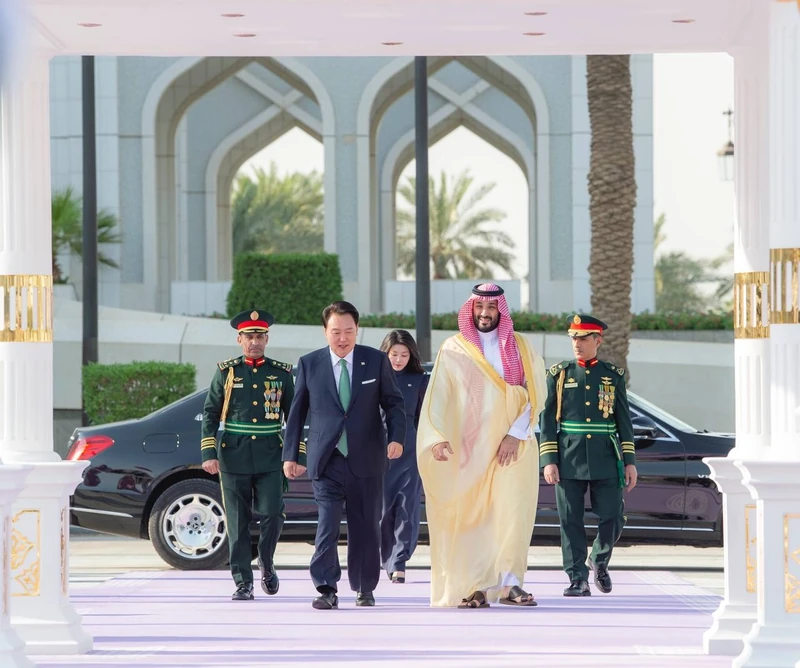 سمو سيدي ولي العهد يستقبل فخامة رئيس جمهورية كوريا، وقد أجريت مراسم استقبال رسمية لفخامته - صورة 21
