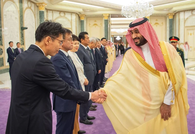 سمو سيدي ولي العهد يستقبل فخامة رئيس جمهورية كوريا، وقد أجريت مراسم استقبال رسمية لفخامته - صورة 6