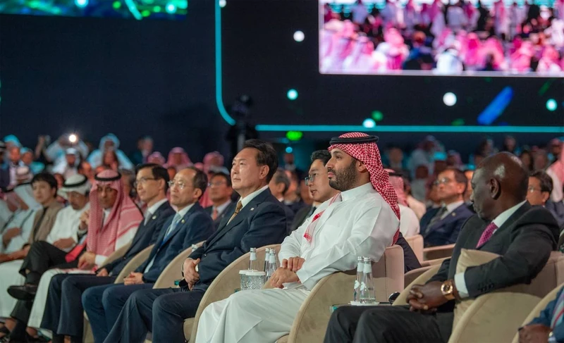 سمو سيدي ولي العهد يشهد الجلسة الحوارية لرئيس جمهورية كوريا بمنتدى مستقبل الاستثمار - صورة 7