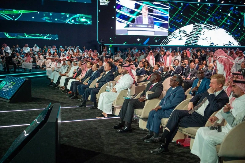 سمو سيدي ولي العهد يشهد الجلسة الحوارية لرئيس جمهورية كوريا بمنتدى مستقبل الاستثمار - صورة 10