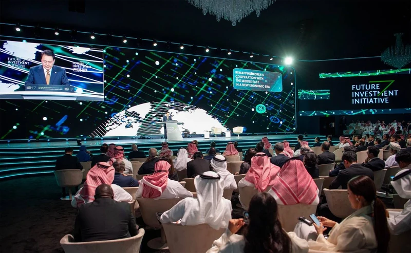 سمو سيدي ولي العهد يشهد الجلسة الحوارية لرئيس جمهورية كوريا بمنتدى مستقبل الاستثمار - صورة 11