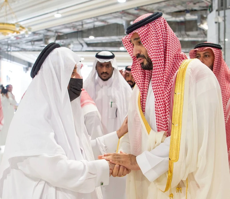 سمو سيدي ولي العهد يؤدي صلاة الميت على صاحب السمو الملكي الأمير ممدوح بن عبدالعزيز رحمه الله - صورة 14